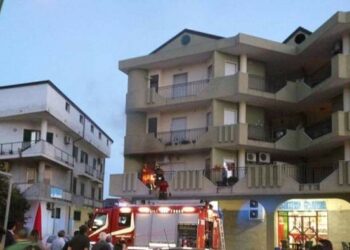 In fiamme caldaia a Ciro’ Marina, pompieri evitano il peggio