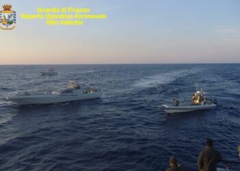 Torna in Italia nonostante divieto, arrestato iracheno a Crotone