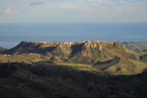 Strongoli_città_collina