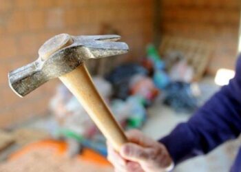 Aggredisce figlio con martello, arrestato bulgaro a Cosenza