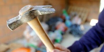 Aggredisce figlio con martello, arrestato bulgaro a Cosenza