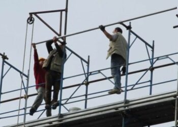 Operaio morto a Ciro’ Marina, il sindaco: ‘migliorare condizioni sicurezza sul lavoro’