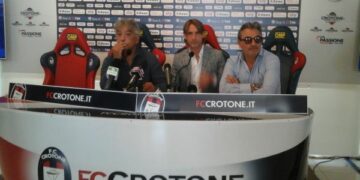 Crotone calcio, presentato il tecnico Davide Nicola