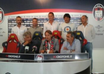 Crotone calcio, presentato il tecnico Davide Nicola