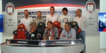 Crotone calcio, presentato il tecnico Davide Nicola