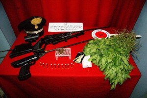 Droga e armi sequestrati