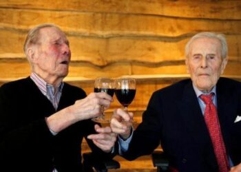 Ecco i gemelli piu’ vecchi del mondo, il segreto: ‘bevete buon vino’