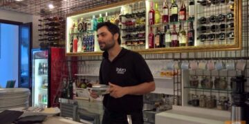 A volte a Ciro’ Marina i giovani ritornano, la storia del barman Luigi