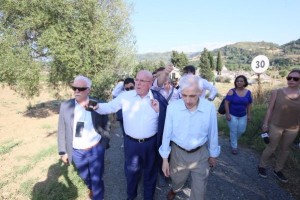Mario Oliverio visita area per cimitaro migranti a Tarsia (2)
