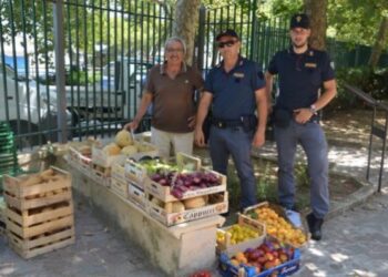 Ancora bancarelle ‘abusive’ a Crotone, multe e sequestri