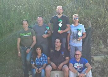 Gara di tiro con armi corte, due cirotani a podio