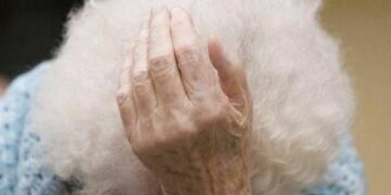 Anziana ruba in supermarket a Crotone, carabinieri pagano conto