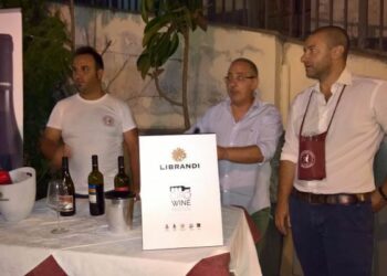 Tutti pazzi per il vino, borgo di Melissa invaso per il Ciro’ Wine Festival