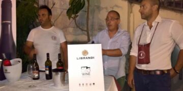 Tutti pazzi per il vino, borgo di Melissa invaso per il Ciro’ Wine Festival
