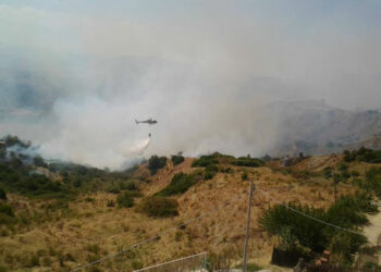 Crucoli, inizio agosto infiammato dagli incendi