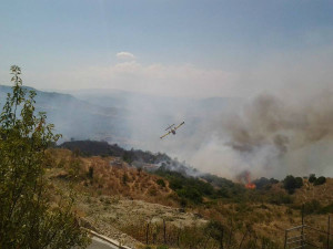 Crucoli, incendio san catando 5-8-2016 (3)