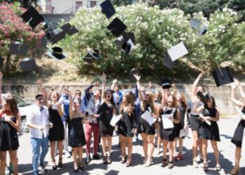 Festa dei diplomati al Liceo di Ciro’, un tocco di speranza