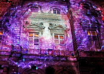 ‘Alterazioni Visive’ con spettacolo Light Building a Ciro’ Marina