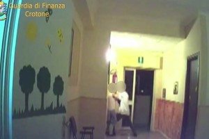 Maltrattamenti in casa famiglia a Crotone