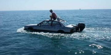 La Maserati che viaggia sul mare fa tappa a Ciro’ Marina