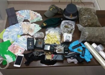 Lamezia, a Nicastro fabbrica di droga: trovato anche rilevatore microspie