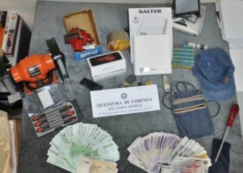 Furti in casa con ‘tecnica georgiana’, due arresti a Cosenza