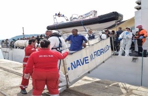 Migranti: nave Fiorillo arrivata a Vibo con 360 a bordo