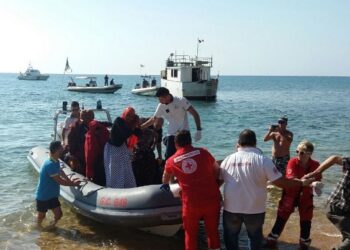 Salvati 147 migranti a Le Cannella, erano su barcone