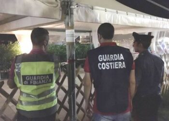 Sequestro strutture abusive in noto stabilimento balneare a Reggio Calabria