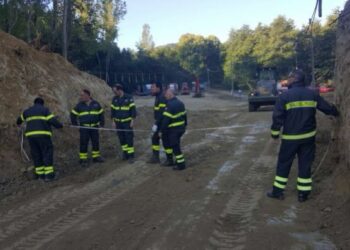 Amatrice isolata, pompieri calabresi al lavoro per nuova strada