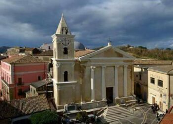 Ciro’, Rubato in chiesa durante l’omelia portafoglio di anziana signora