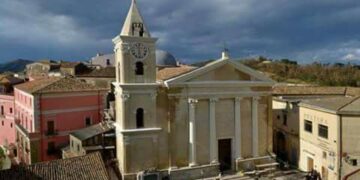 Ciro’, Rubato in chiesa durante l’omelia portafoglio di anziana signora