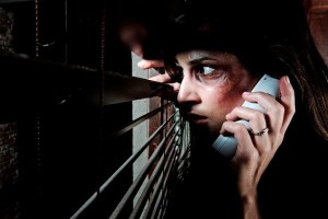 femminicidio_donna_telefono