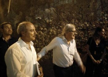 Carfizzi, Vittorio Sgarbi in visita al Parco letterario Carmine Abate