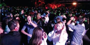 Il primo silent party a Ciro’ Marina, arriva la disco ‘in cuffia’