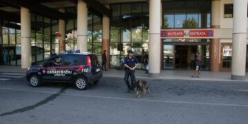 Blitz a Fondo Gesu’, caccia ai nascondigli dei pusher: setacciata autostazione