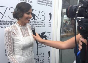 La Gregoraci incanta Venezia, ‘Mata Hari’ sul red carpet