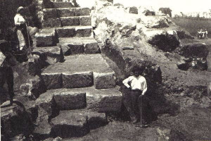 operai-impegnati-nello-scavo-delle-mura-di-hipponion