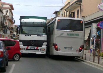 Caro Renzi prima la SS106 e poi il Ponte