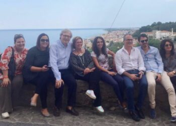 Visita a sorpresa di Vittorio Sgarbi a Cariati per ammirare il borgo