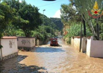 Maltempo, violento nubifragio nel reggino: acqua e fango nelle case