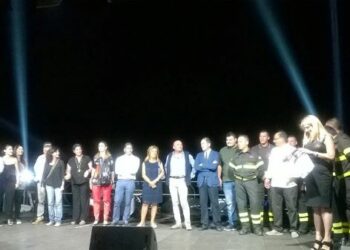 Crotone, un affollato piazzale Ultras a sostegno delle popolazioni colpite dal terremoto