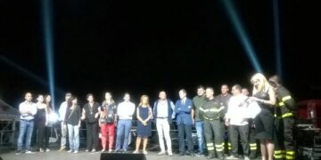 Crotone, un affollato piazzale Ultras a sostegno delle popolazioni colpite dal terremoto