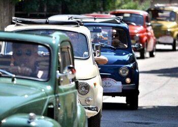 Raduno delle storiche Fiat 500 a Reggio Calabria