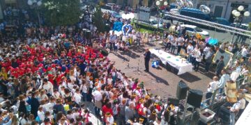 Crotone, nel ricordo del diciottesimo compleanno di Dodò migliaia di ragazzi in Piazza della Resistenza