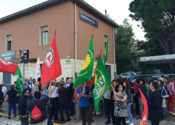‘Riprendiamoci il treno’, delegazione cariatese alla stazione di Mandatoriccio-Campana