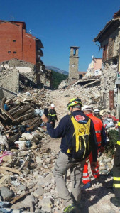 volontari-della-misericordia-di-ciro-marina-in-soccorso-ad-amatrice2