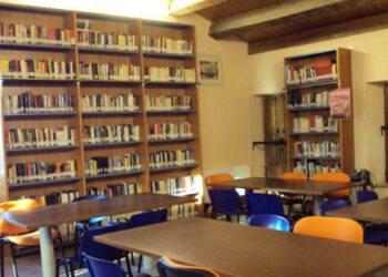 Cittadino di Crotone dona 282 libri alla biblioteca comunale