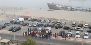 Protesta del ceto peschereccio davanti alla Capitaneria di Porto di Crotone