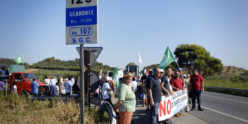 Discarica di Scandale, i cittadini di tutta la provincia sono contrari alla realizzazione
